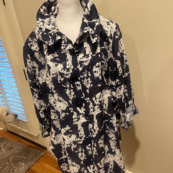 Pretty and fun Ming Wang Plus Size shirt jacket in navy blue/white.  Never worn - Picture 1 of 6